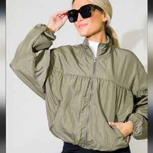 EUC Taupe Pleated Cropped Bubble Windbreaker Jacket